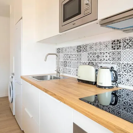 Flat Near For 4 Apartment *