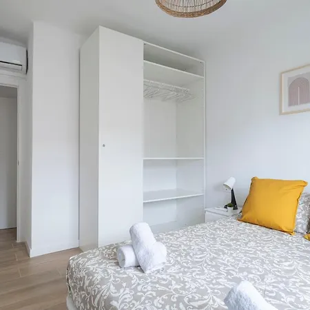 Apartment Flat Near For 4