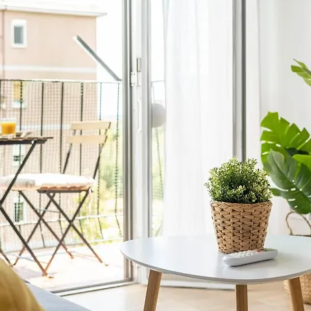 Apartment Flat Near For 4